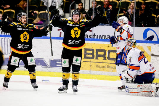Skellefteås Martin Lundberg och Andrew Calof jublar