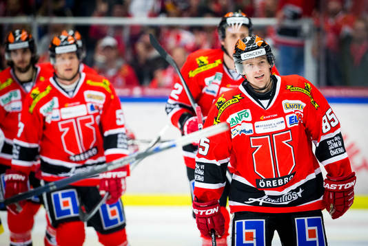 Örebros Kalle Olsson gör 1-0 och jublar