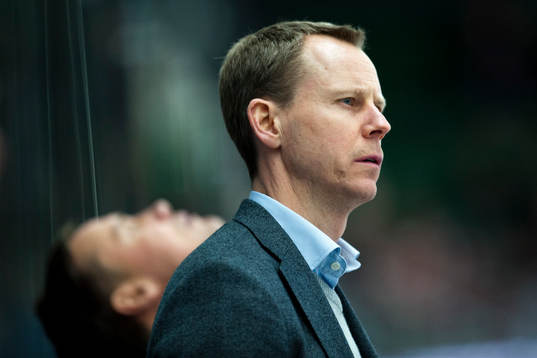 Frölundas tränare Roger Rönnberg deppar bakom