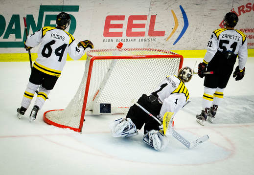 Brynäs Jonathan Pudas, målvakt Felix Sandström och Marc