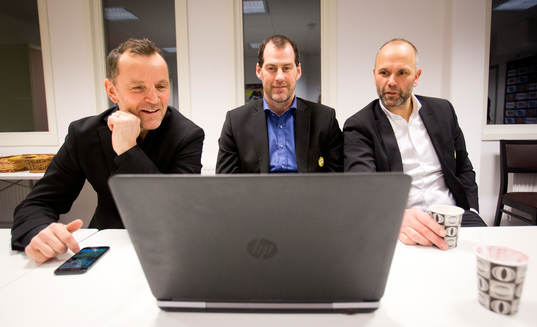 Brynäs tränare Thomas Berglund, videocoach Jan Larsson