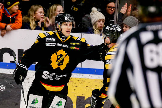Skellefteås John Norman och Patrik Zackrisson  jublar