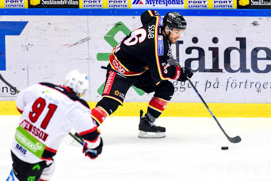Luleås Craig Schira med pucken