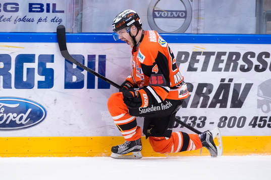 Karlskronas Jimmy Andersson har gjort 3-2 och jublar