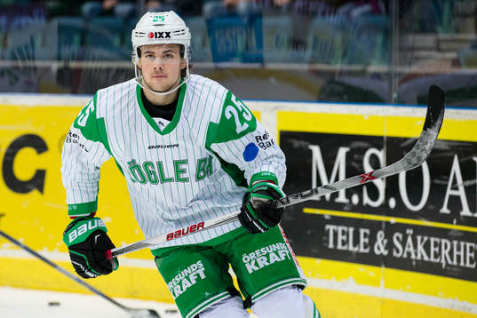 Rögles Ludvig Elvenes på uppvärmningen innan en