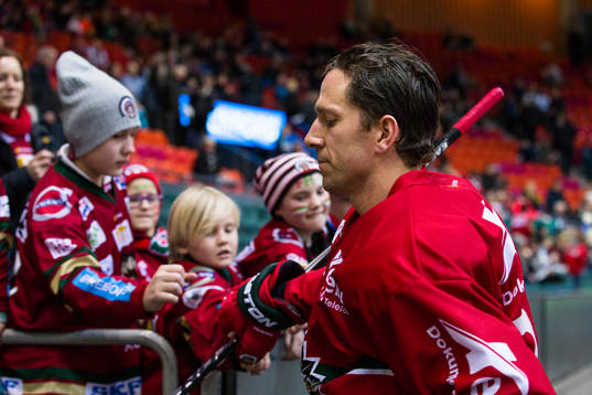 Frölundas Joel Lundqvist innan en ishockeymatch i SHL