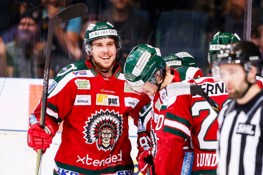 Frölundas Henrik Tömmernes jublar bredvid 1-0 målskytten