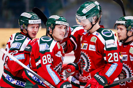 Frölundas Andreas Johnson och Johan Sundström jublar