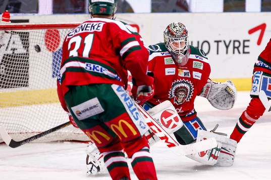 Frölundas målvakt Lars Johansson släpper in