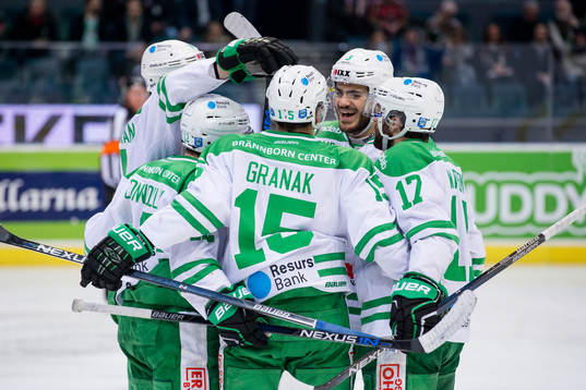 Rögles spelare jublar