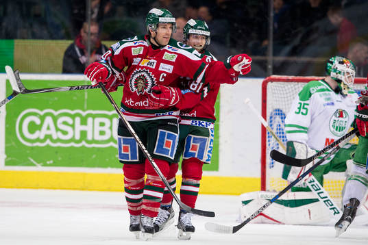 Frölundas Joel Lundqvist jublar ihop med Ryan Lasch