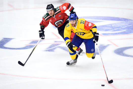 Frölundas Mats Rosseli Olsen och Davos Noah Schneeberger