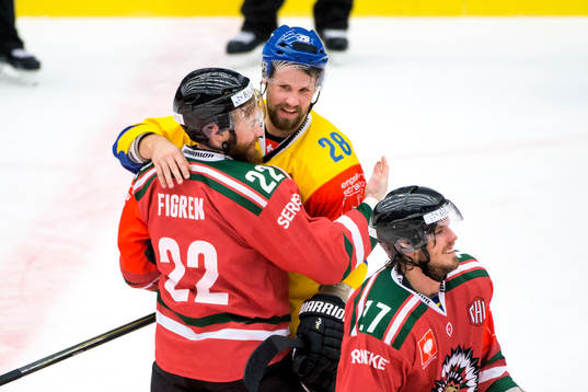 Frölundas Robin Figren kramar om Davos Dick Axelsson