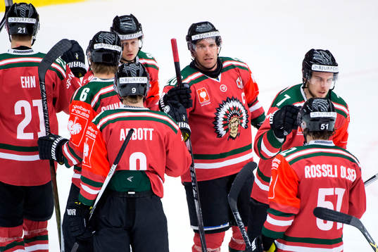 Frölundas Joel Lundqvist jublar med lagkamraterna