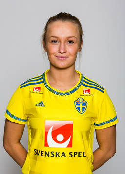 Tove Almqvist i F19/U20-landslaget