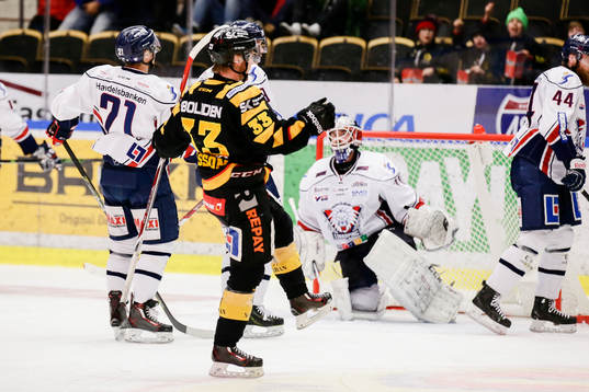 Skellefteås Sebastian Olsson jublar