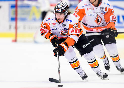 Karlskronas Filip Cruseman med pucken