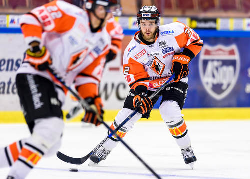 Karlskronas Anton Grundel med pucken