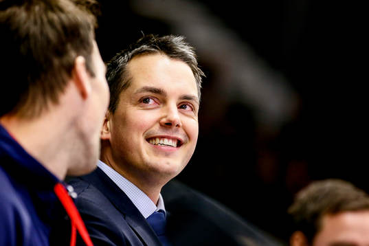 Linköpings assisterande tränare Tomas Montén  jublar