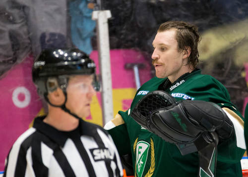 Färjestads målvakt Justin Pogge  utan hjälm