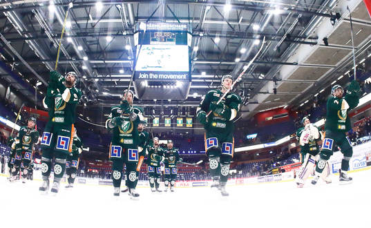 Färjestads spelare jublar