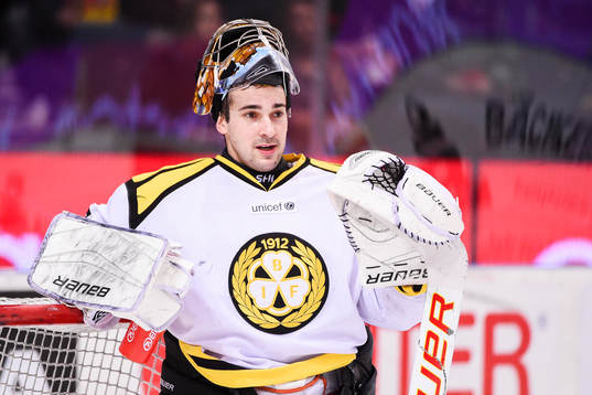 Brynäs målvakt Bernhard Starkbaum deppar