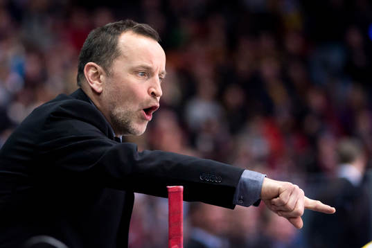Brynäs tränare Thomas Berglund reagerar