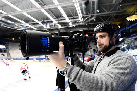 Jonas Ljungdahl fotograferar