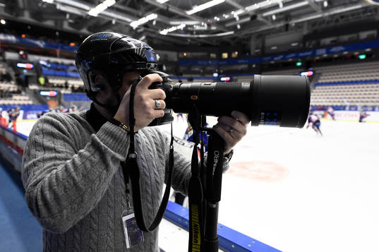 Jonas Ljungdahl fotograferar