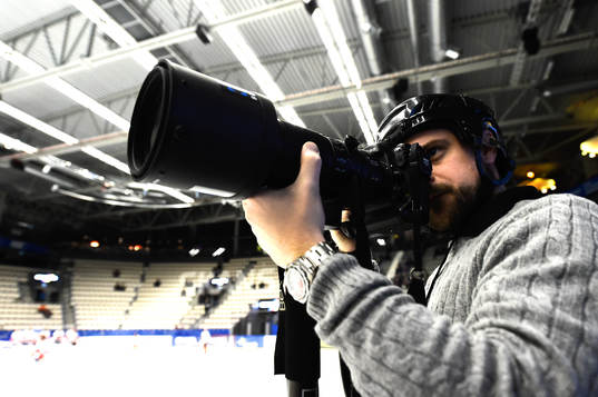 Jonas Ljungdahl fotograferar
