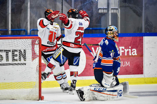 Örebros Greg Squires jublar