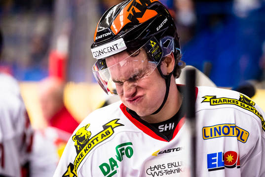 Örebros Petr Zamorsky  grinar illa