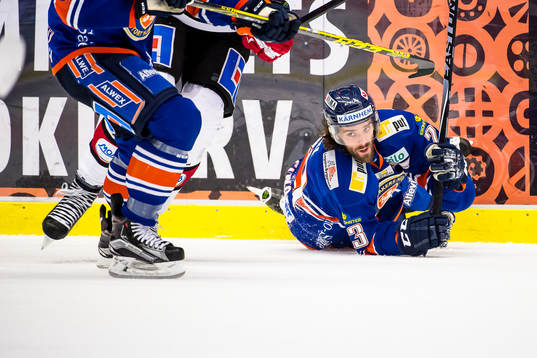 Växjös Ville Leino faller