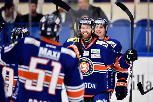 Växjös Ville Leino jublar