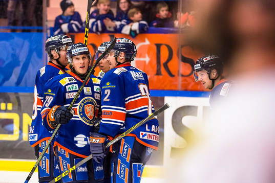 Växjös Patrik Lundh jublar