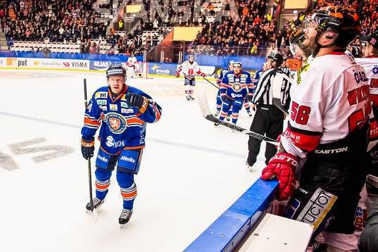 Växjös Joakim Hillding jublar