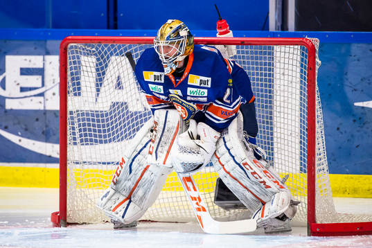 Växjös målvakt Stefan Steen byts in
