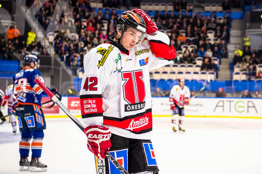 Örebros Kalle Jellvert hänger med huvudet