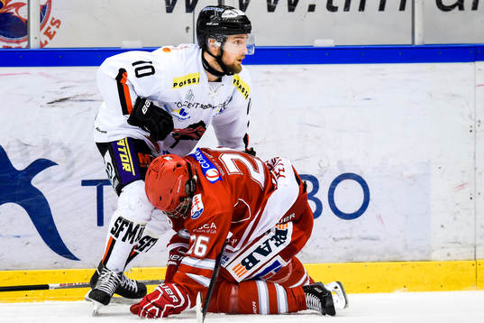 Asplövens Jesse Jyrkkiö och Timrås Elias Pettersson