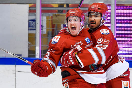 Timrås Nicolai Bryhnisveen och Jeremy Boyce-rotevall jublar