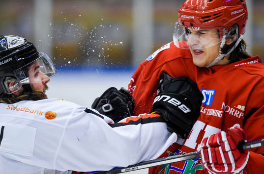 Asplövens Alex Aleardi och Timrås Simon Fernholm
