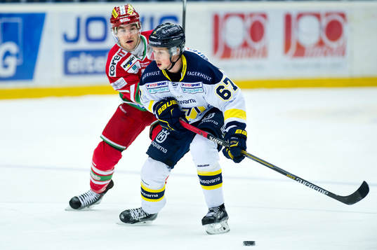 Modos Bobby Butler och HV71s Christoffer Törngren
