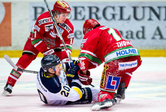 Modos Victor Olofsson, HV71s Lawrence Pilut och Modos Bill