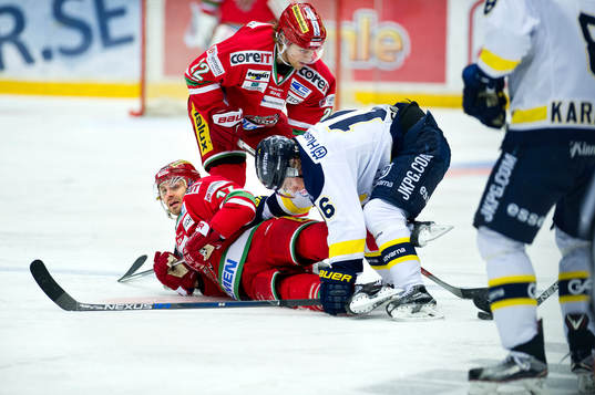 Modos Patrick Dwyer, Albin Carlsson och HV71s Filip Sandberg