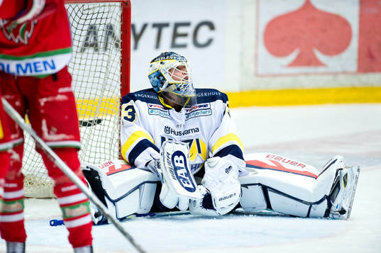 HV71s målvakt Fredrik Pettersson-Wentzel deppar