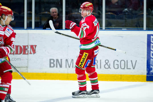 Modos Carl Grundström jublar