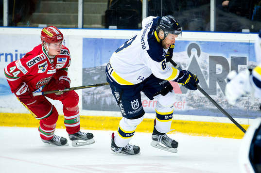 Modos Carl Grundström och HV71s Jere Karalahti