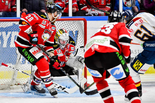 Djurgårdens Markus Ljungh gör 0-1 bakom Malmö Redhawks