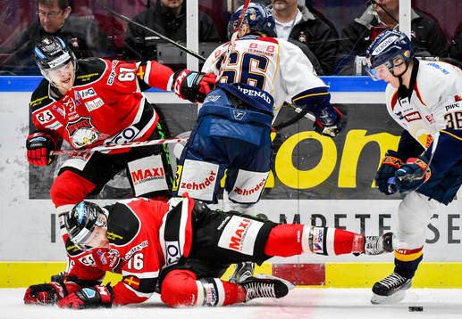 Malmö Redhawks Magnus Häggström och Nicklas Jadeland i