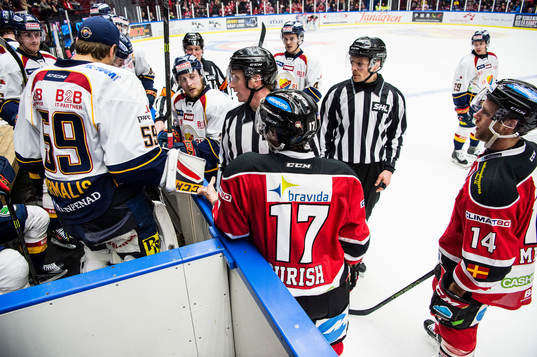 Djurgårdens målvakt Mantas Armalis och Linus Hultström i
